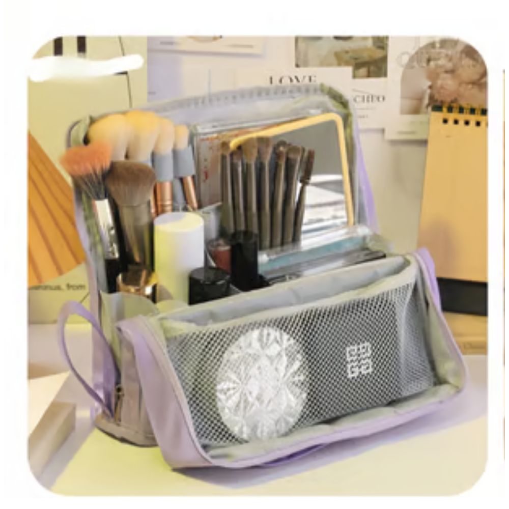 Lunaria Bloom™ – La beauty bag elegante e funzionale.